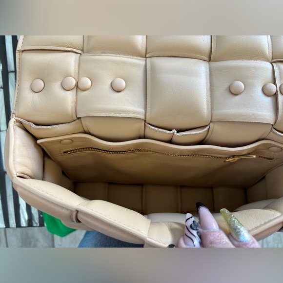 Authentic Brand New Bottega Veneta beige padded cassette Bag - Picture 4 of 13